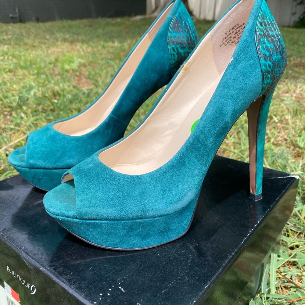 Boutique 9 Green Platform Heels